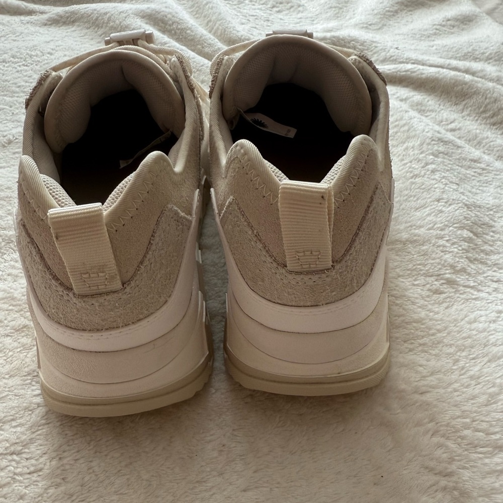 UGG Women's Captrail High cream Sneaker size 10 - Picture 5 of 10